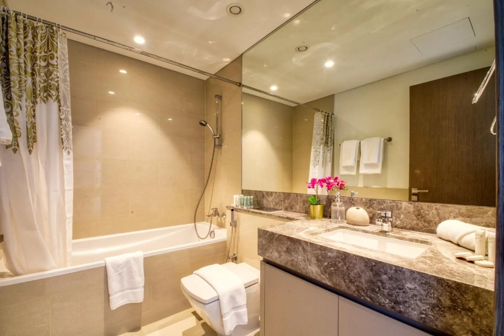 Your 30Th-Floor Haven Awaits Dubaj Apartman